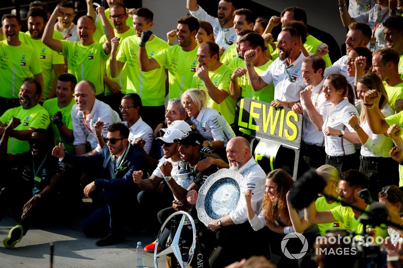 Yarış galibi Lewis Hamilton, Mercedes AMG F1 W10