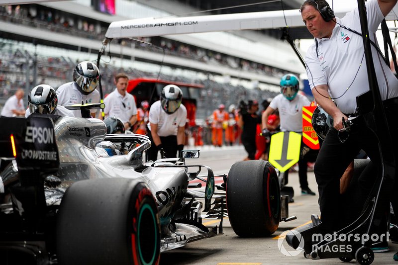 Valtteri Bottas, Mercedes AMG W10, in the pits