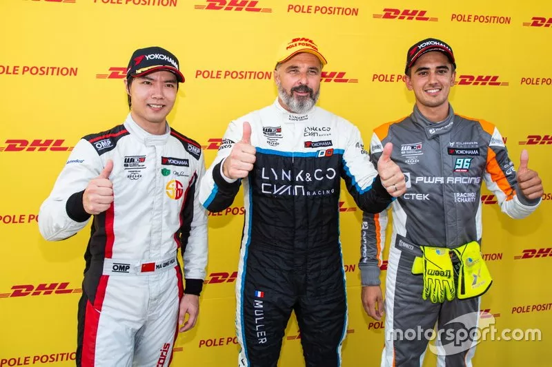 Top 3 dopo le qualifiche: Pole sitter Yvan Muller, Cyan Racing Lynk & Co 03 TCR, Ma Qing Hua, Team Mulsanne Alfa Romeo Giulietta TCR, Mikel Azcona, PWR Racing CUPRA TCR