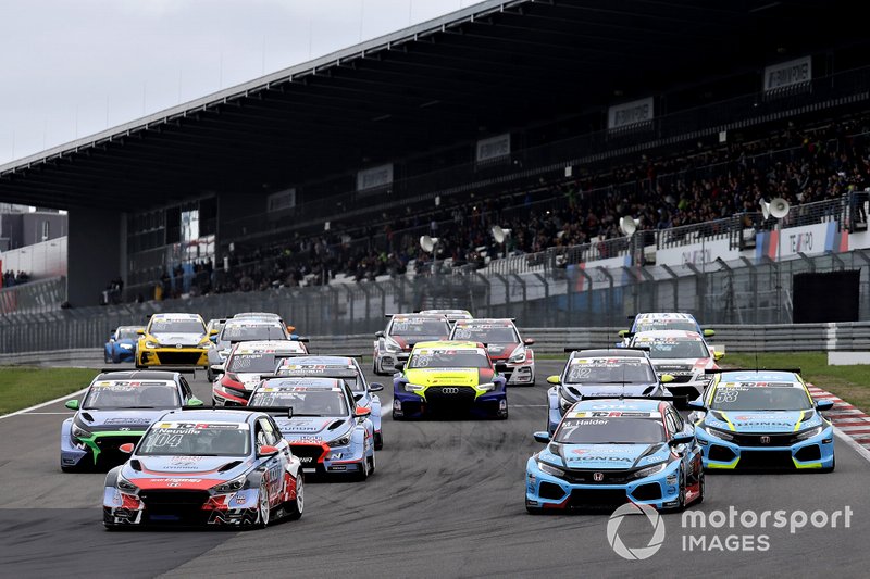 Start action, Thierry Neuville, Engstler Motorsport Hyundai i30 N TCR leads