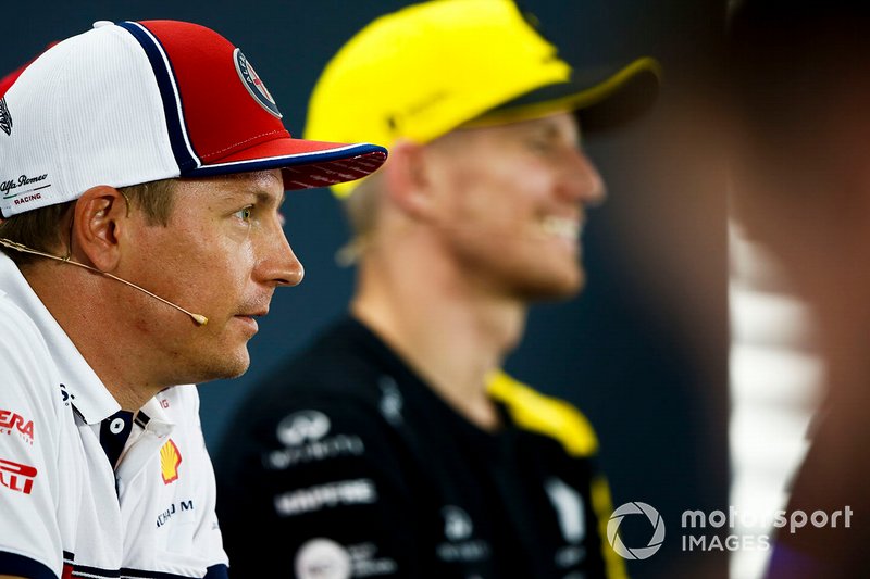Kimi Raikkonen, Alfa Romeo Racing e Nico Hulkenberg, Renault F1 Team, durante la conferenza stampa
