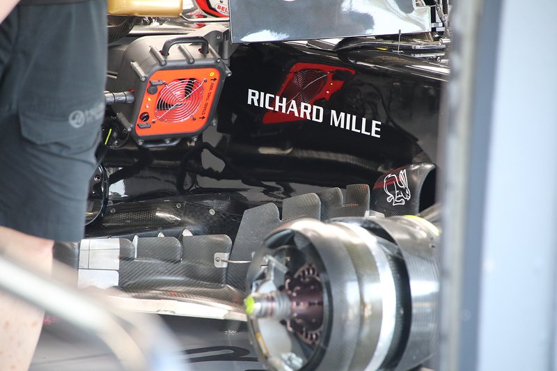 Haas F1 Team VF-19, dettaglio del bargeboard