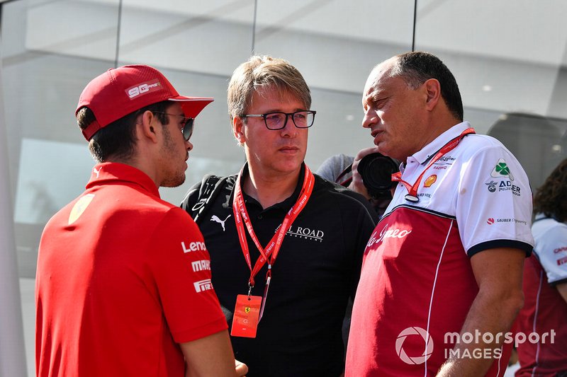 Charles Leclerc, Ferrari, e Frederic Vasseur, Team Principal, Alfa Romeo Racing