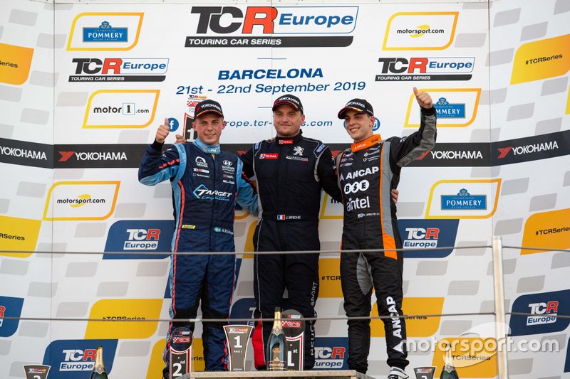 Podio: Il vincitore della gara Julien Briché, JSB Compétition Peugeot 308 TCR, secondo classificato Andreas Bäckman, Target Competition Hyundai i30 N TCR, terzo classificato Santiago Urrutia, Team WRT Audi RS 3 LMS
