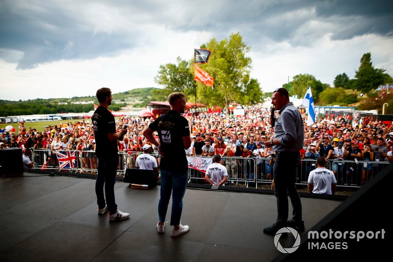 Kevin Magnussen, Haas F1 Team, et Romain Grosjean Haas F1