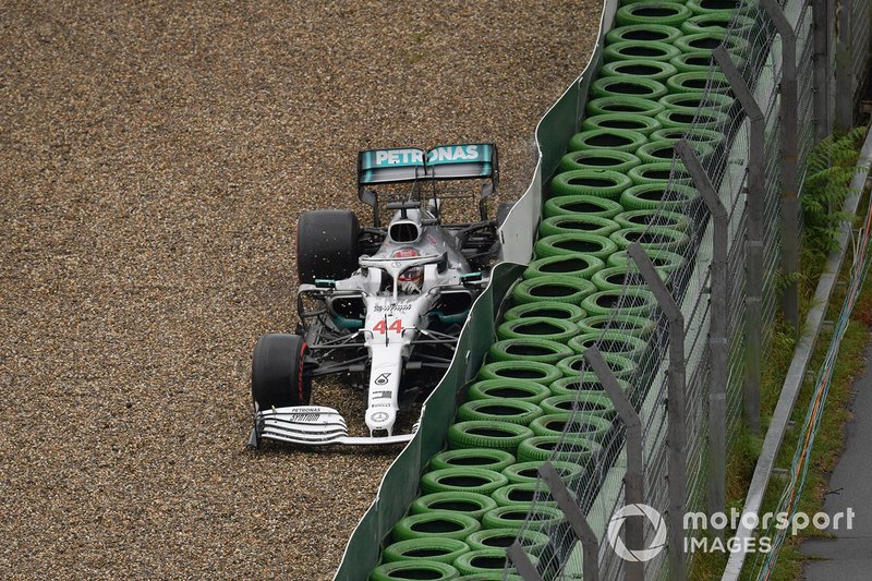 Choque de Lewis Hamilton, Mercedes AMG F1 W10 con el muro