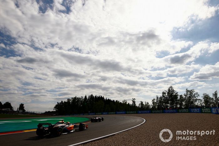 Zhou Guanyu, Alfa Romeo C42, Lando Norris, McLaren MCL36