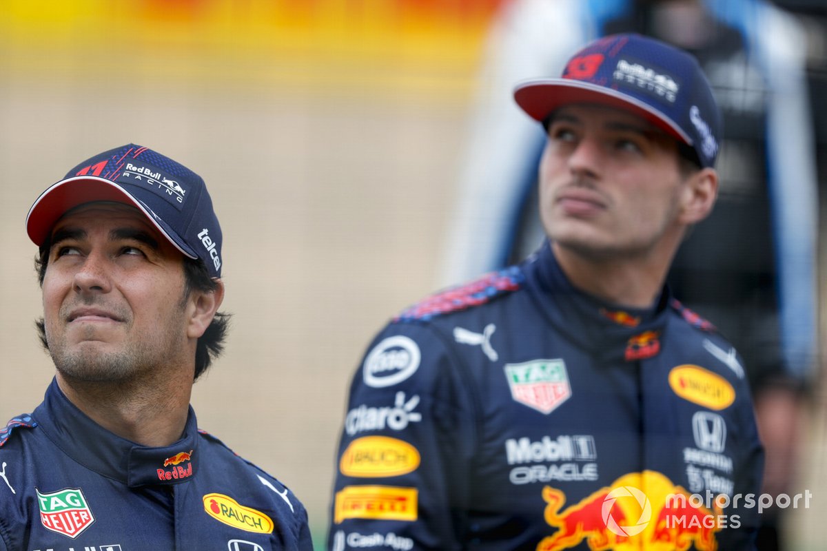 Sergio Pérez, Red Bull Racing y Max Verstappen, Red Bull Racing antes de la presentación del coche de Fórmula 1 de 2022
