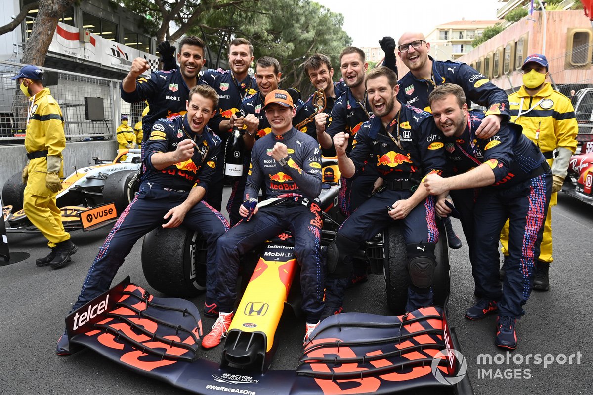 Max Verstappen, Red Bull Racing, 1st position, and the Red Bull team celebrate