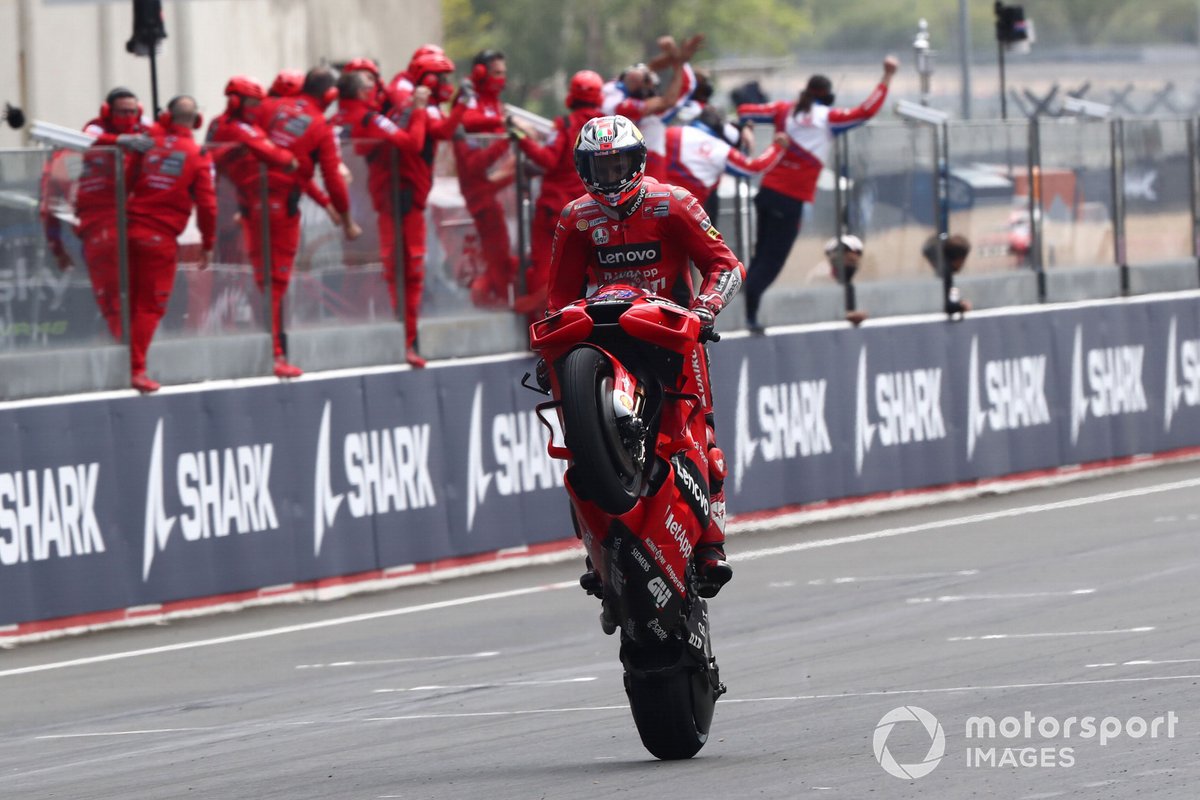 Ganador de la carrera Jack Miller, Ducati Team cruza la meta