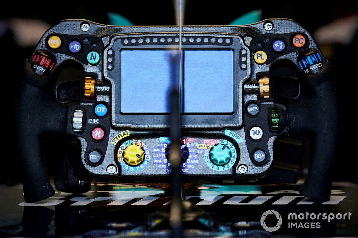 Detalle del volante del Mercedes W12