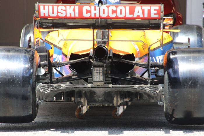 Detalle trasero del McLaren MCL35M 