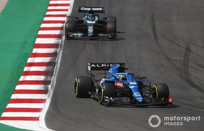 Fernando Alonso, Alpine A521, Lance Stroll, Aston Martin AMR21