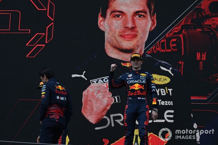 Podio: ganador Max Verstappen, Red Bull Racing