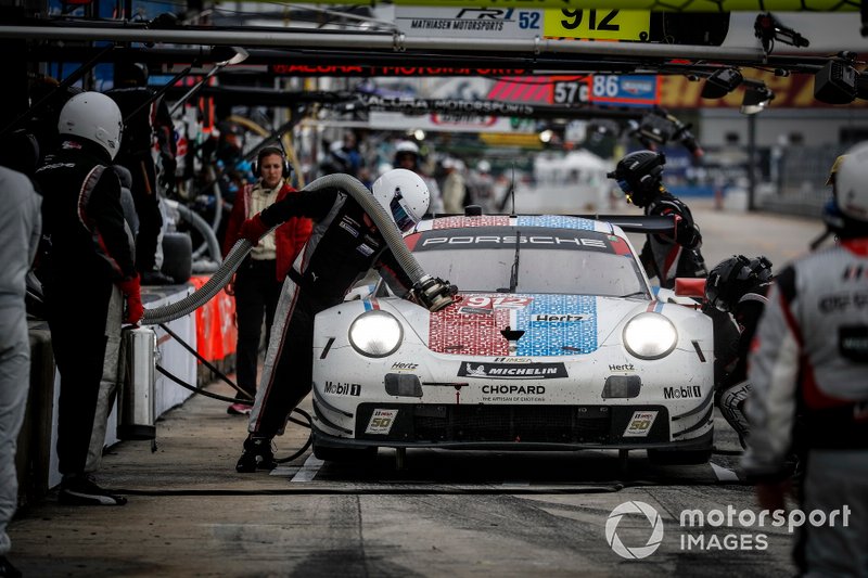 #911 Porsche GT Team Porsche 911 RSR, GTLM: Patrick Pilet, Nick Tandy, Frederic Makowiecki, pit stop