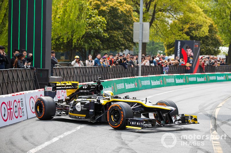Demonstration with Guanyu Zhou, Renault F1 Team