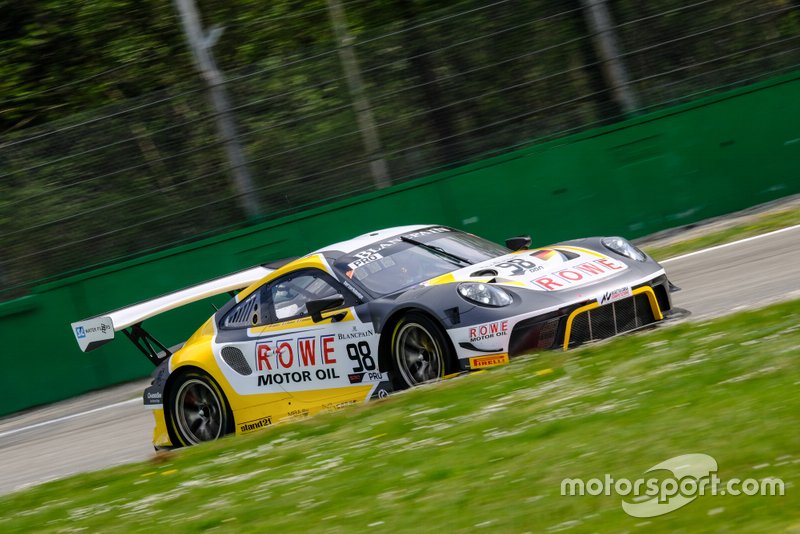 #98 ROWE Racing Porsche 911 GT3 R: Mathieu Jaminet, Romain Dumas, Sven Müller