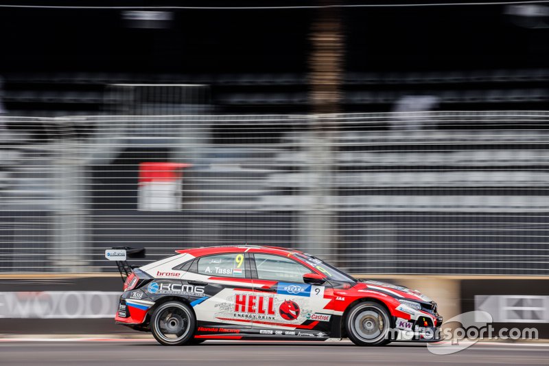 №9. Аттила Таши (Венгрия, 19 лет), Honda Civic Type R TCR, команда KCMG