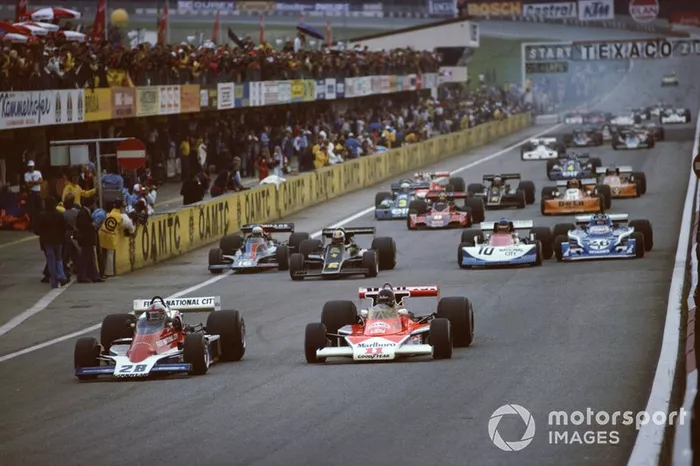 John Watson, Penske PC4 Ford, James Hunt, McLaren M23 Ford, Gunnar Nilsson, Lotus 77 Ford, Tom Pryce, Shadow DN5B Ford, Ronnie Peterson, March 761 Ford et  Jacques Laffite, Ligier JS5 Matra