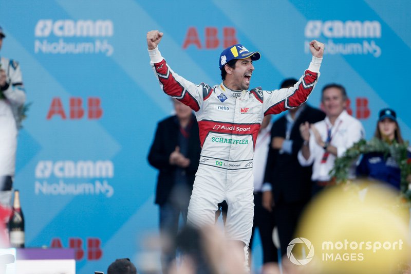 Il vincitore Lucas Di Grassi, Audi Sport ABT Schaeffler festeggia avvicinandosi al podio