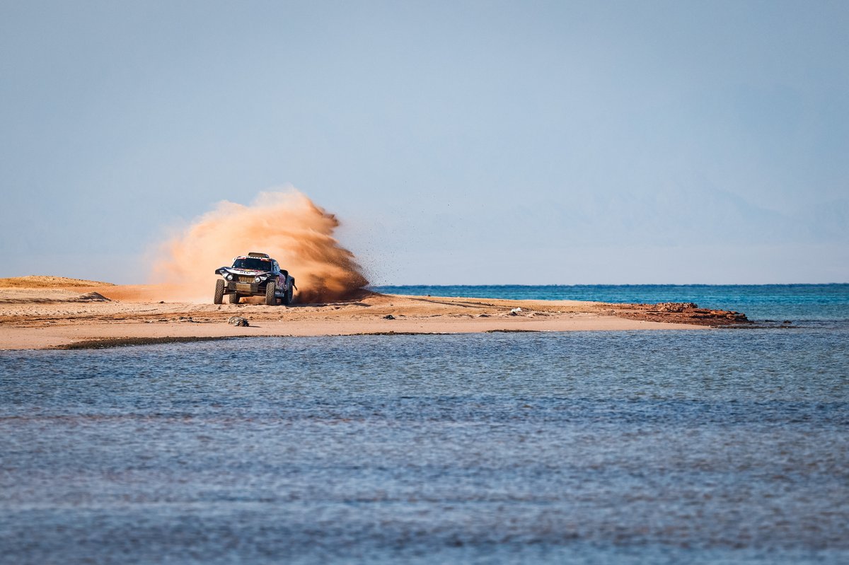 #300 X-Raid Mini JCW Team: Carlos Sainz, Lucas Cruz