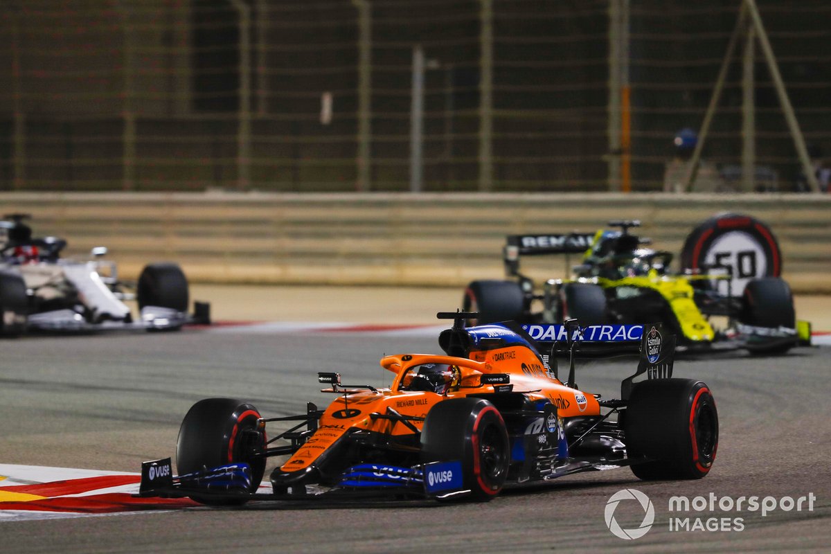 Carlos Sainz Jr., McLaren MCL35, Daniel Ricciardo, Renault F1 Team R.S.20, e Daniil Kvyat, AlphaTauri AT01