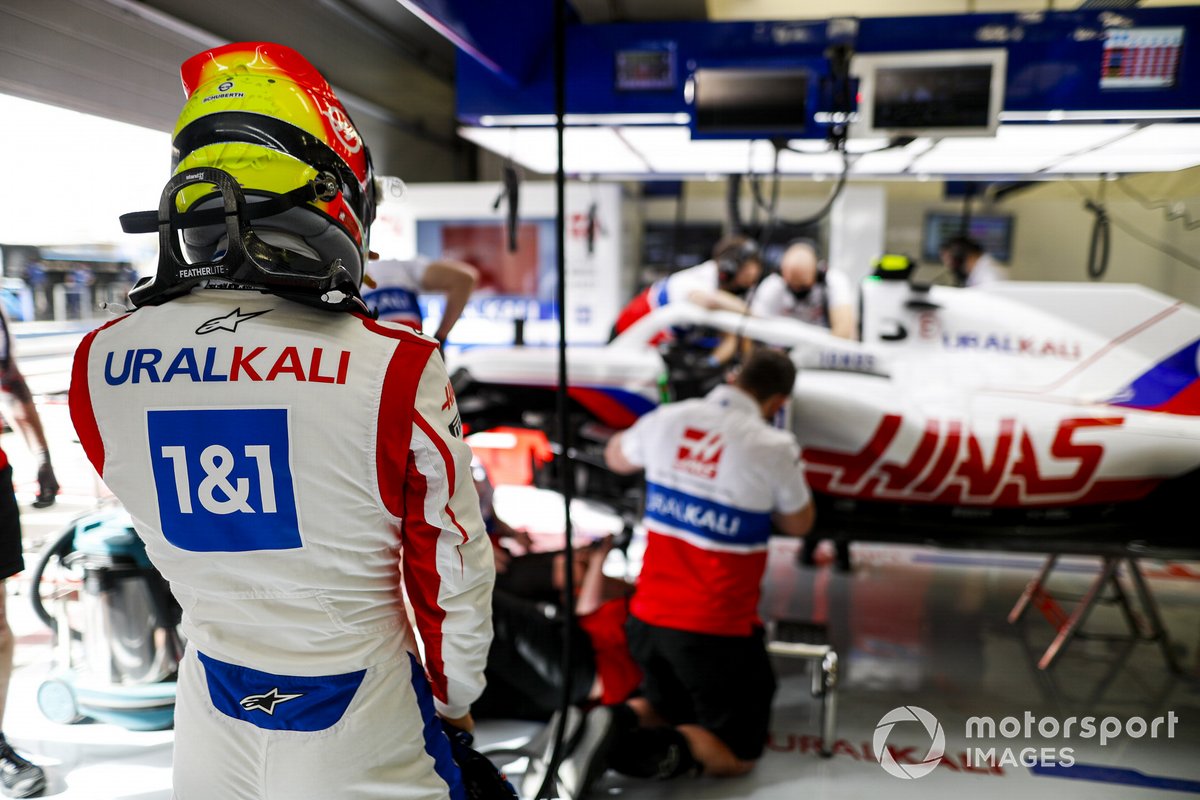Mick Schumacher, Haas F1 in garage