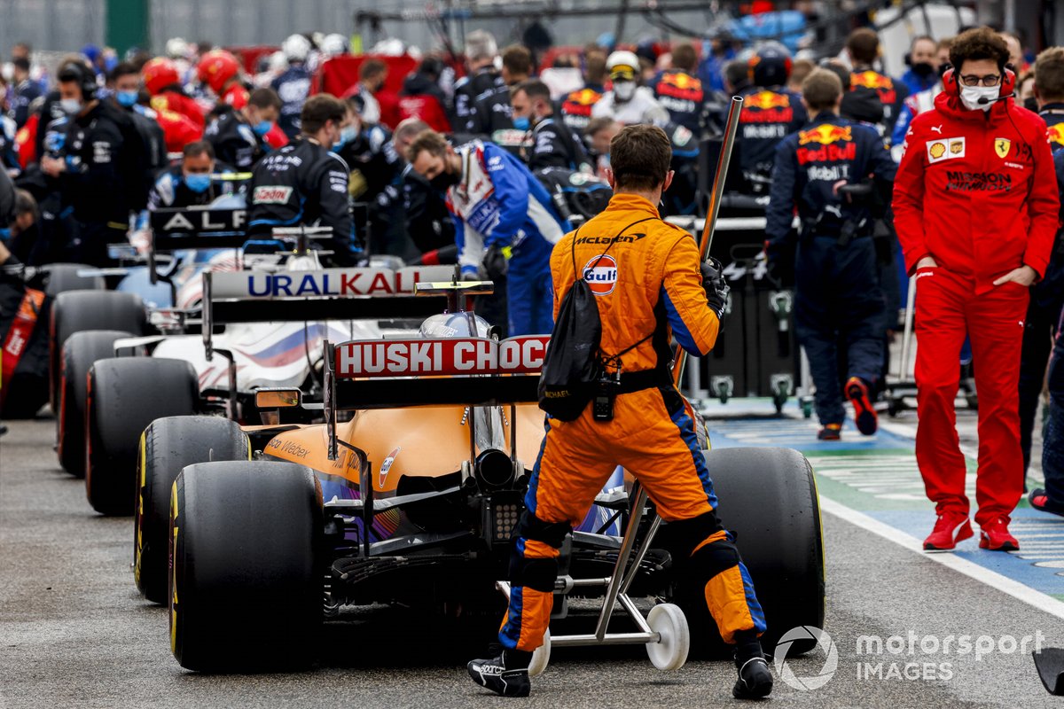 Le auto in pit lane