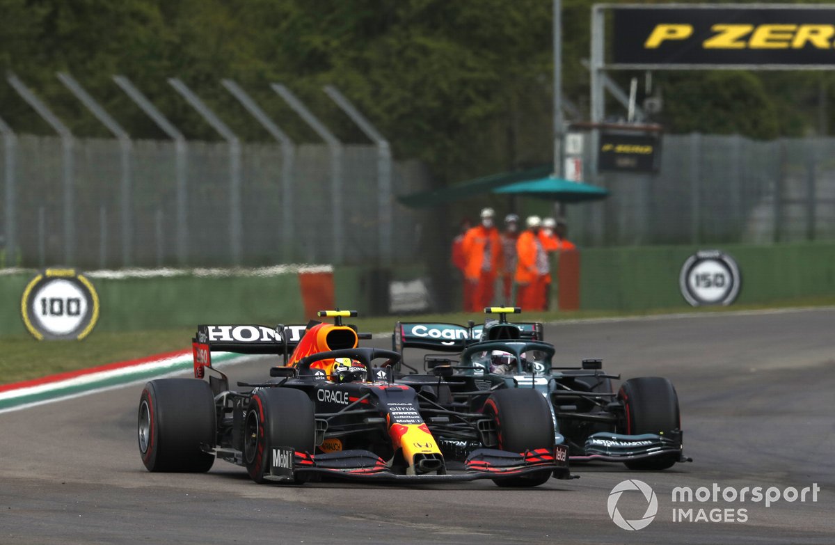 Sergio Perez, Red Bull Racing RB16B, Sebastian Vettel, Aston Martin AMR21