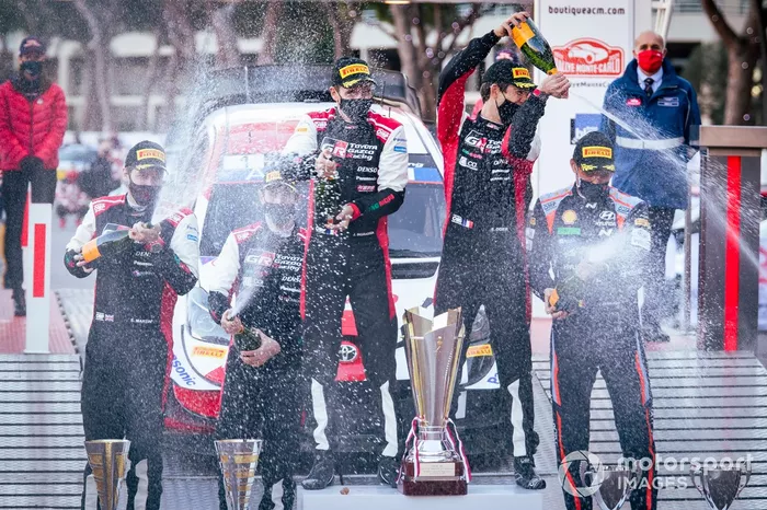 Podio: ganadores Sébastien Ogier, Julien Ingrassia, Toyota Gazoo Racing WRT Toyota Yaris WRC, Elfyn Evans, Scott Martin, Toyota Gazoo Racing WRT Toyota Yaris WRC, Thierry Neuville, Martijn Wydaeghe, Hyundai Motorsport Hyundai i20 Coupe WRC