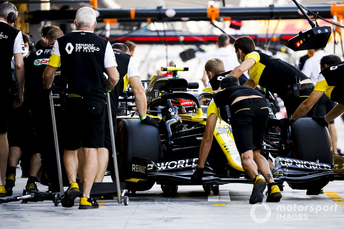 Esteban Ocon, Renault F1 Team R.S.20, ritorna nel garage
