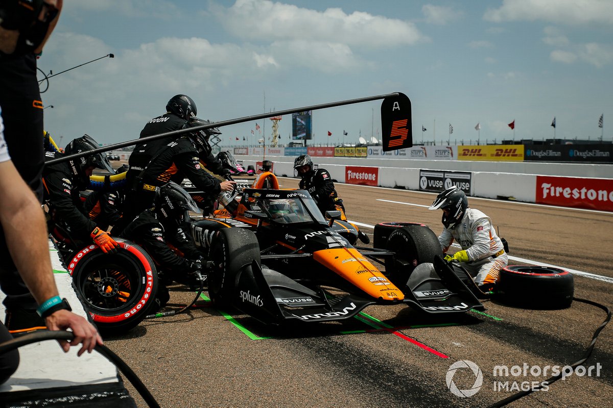 Pit stop di Pato O'Ward, Arrow McLaren SP Chevrolet