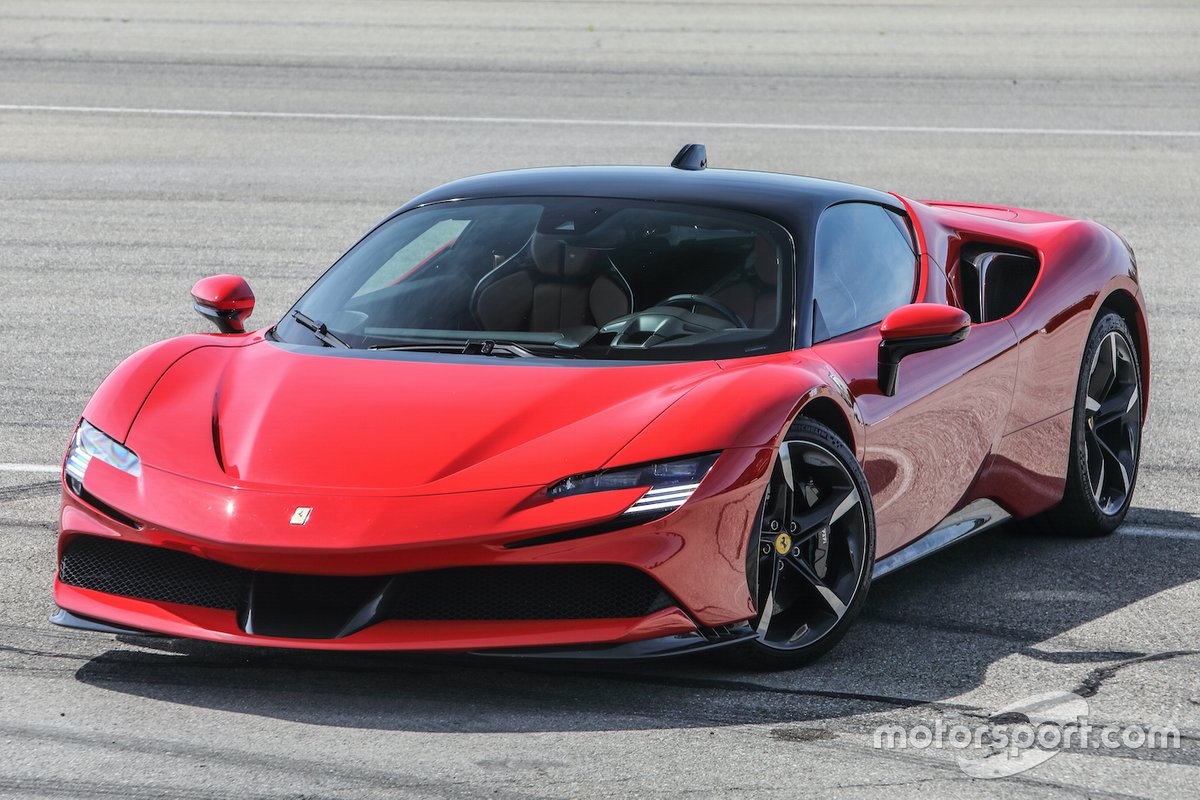 Ferrari SF90 Stradale, a Fiorano