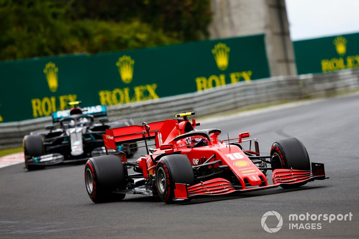 Charles Leclerc, Ferrari SF1000 e Valtteri Bottas, Mercedes F1 W11