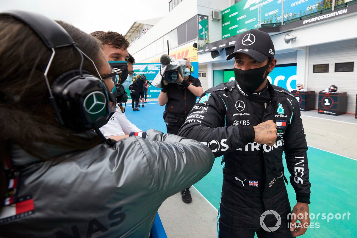 Lewis Hamilton, Mercedes-AMG Petronas F1, festeggia la vittoria al parc ferme