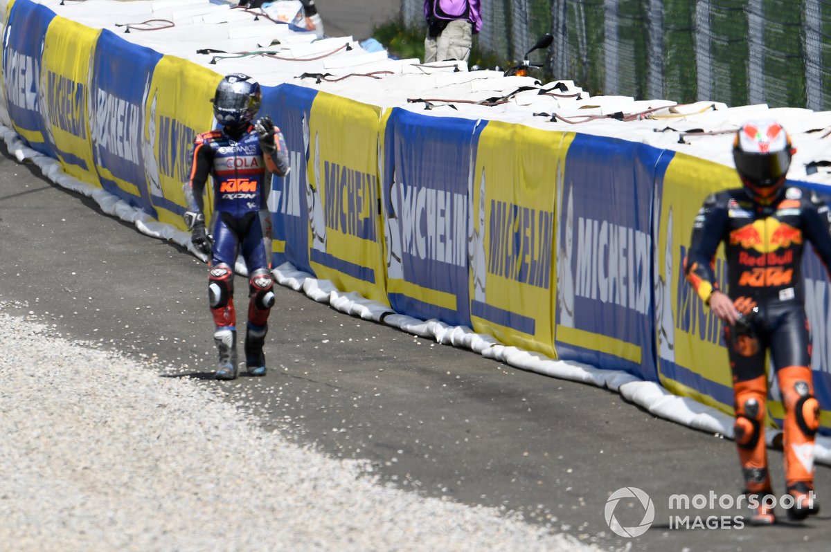 L'incidente tra Miguel Oliveira, Red Bull KTM Tech 3, Pol Espargaro, Red Bull KTM Factory Racing