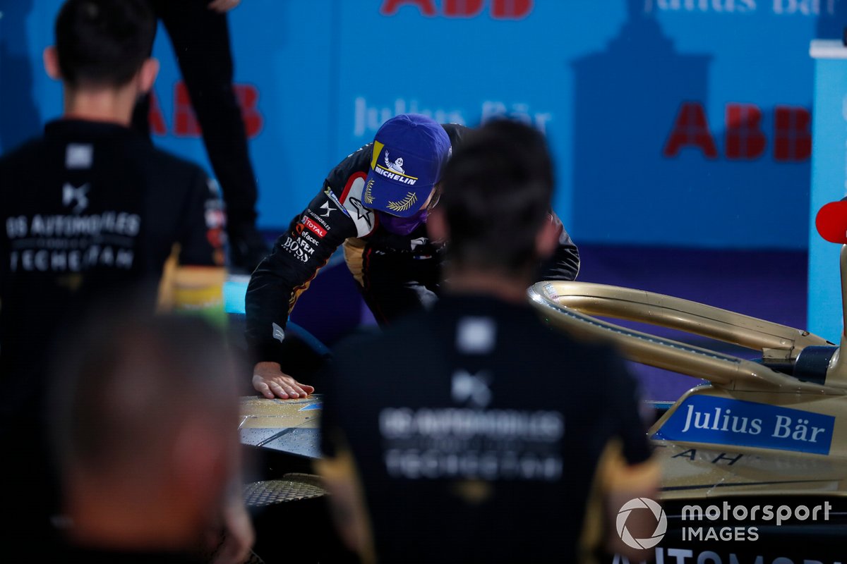 Podio: segundo lugar Antonio Félix da Costa, DS Techeetah, celebra