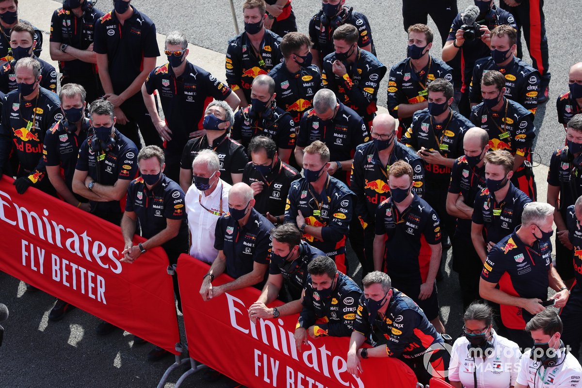 Christian Horner, Director de Equipo, Red Bull Racing, Helmut Marko, Consultor, Red Bull Racing, Adrian Newey, Director Técnico, Red Bull Racing, y el equipo Red Bull
