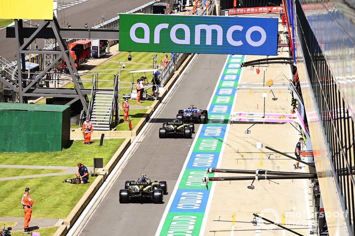 Lance Stroll, Racing Point RP20, Daniel Ricciardo, Renault F1 Team R.S.20, Esteban Ocon, Renault F1 Team e R.S.20, in pit lane
