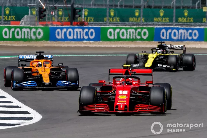 Charles Leclerc, Ferrari SF1000, Carlos Sainz Jr., McLaren MCL35, e Daniel Ricciardo, Renault F1 Team R.S.20
