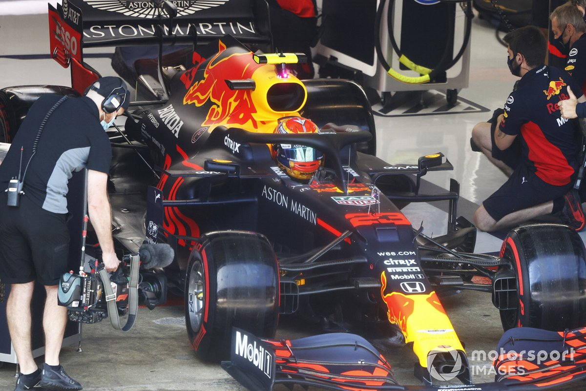 Alex Albon, Red Bull Racing RB16, in the garage