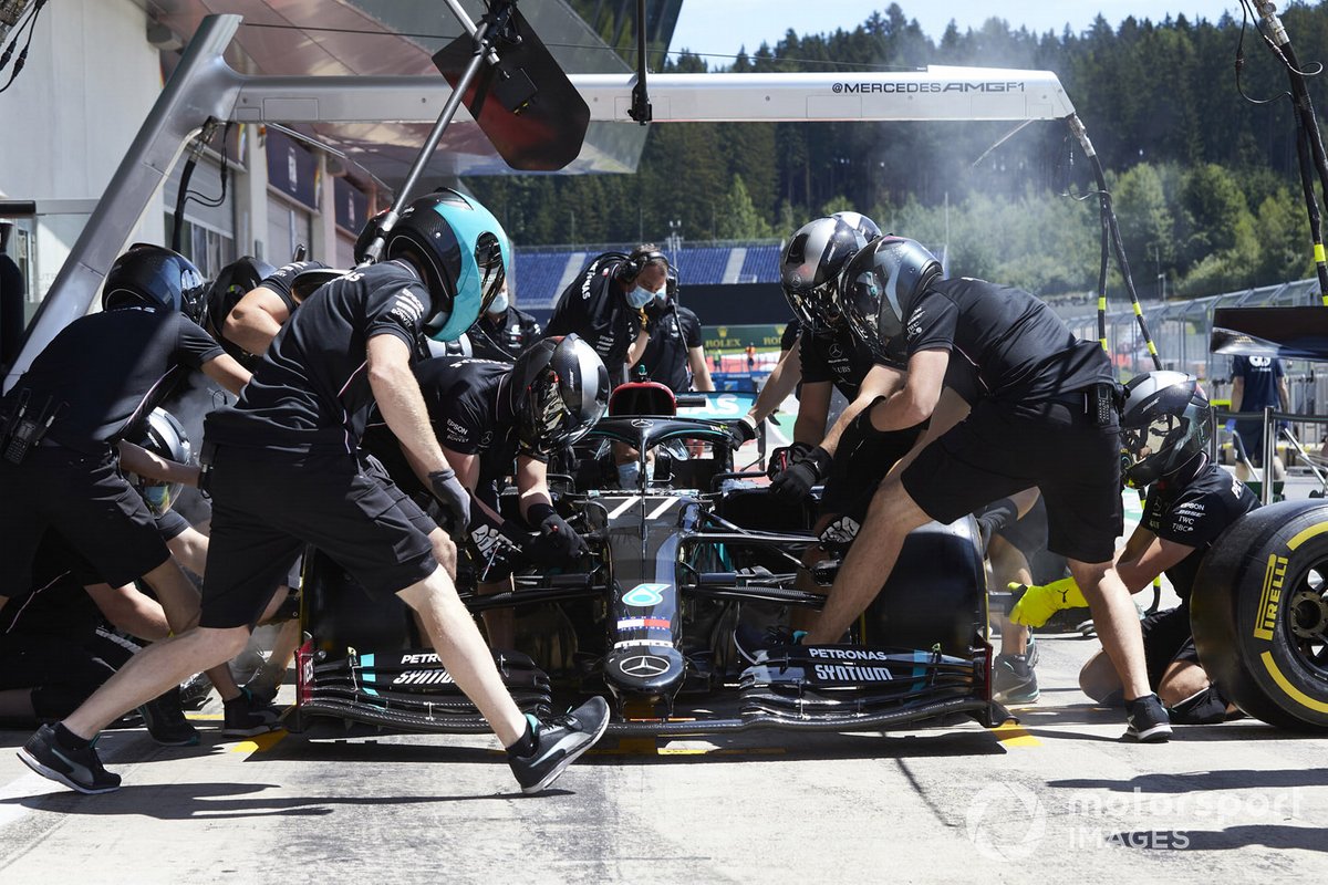 Mercedes practica pitstops