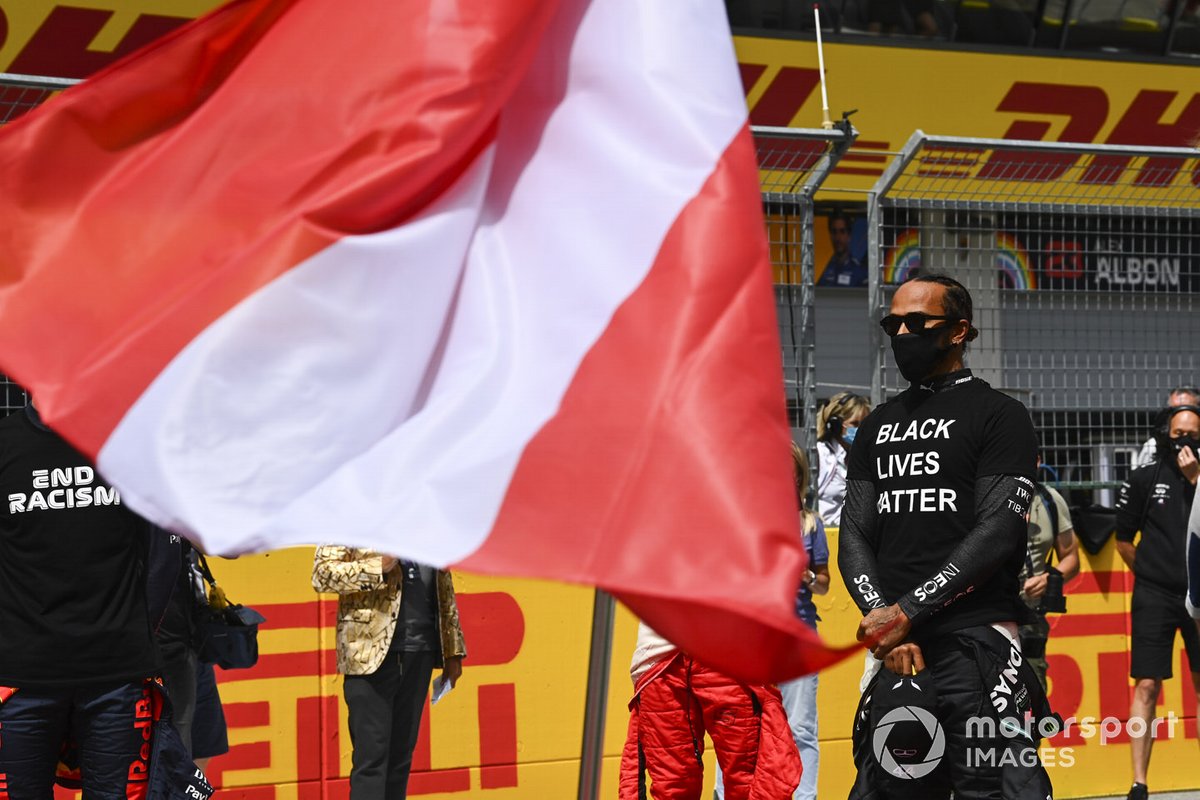 Lewis Hamilton, Mercedes-AMG Petronas F1, sulla griglia di partenza
