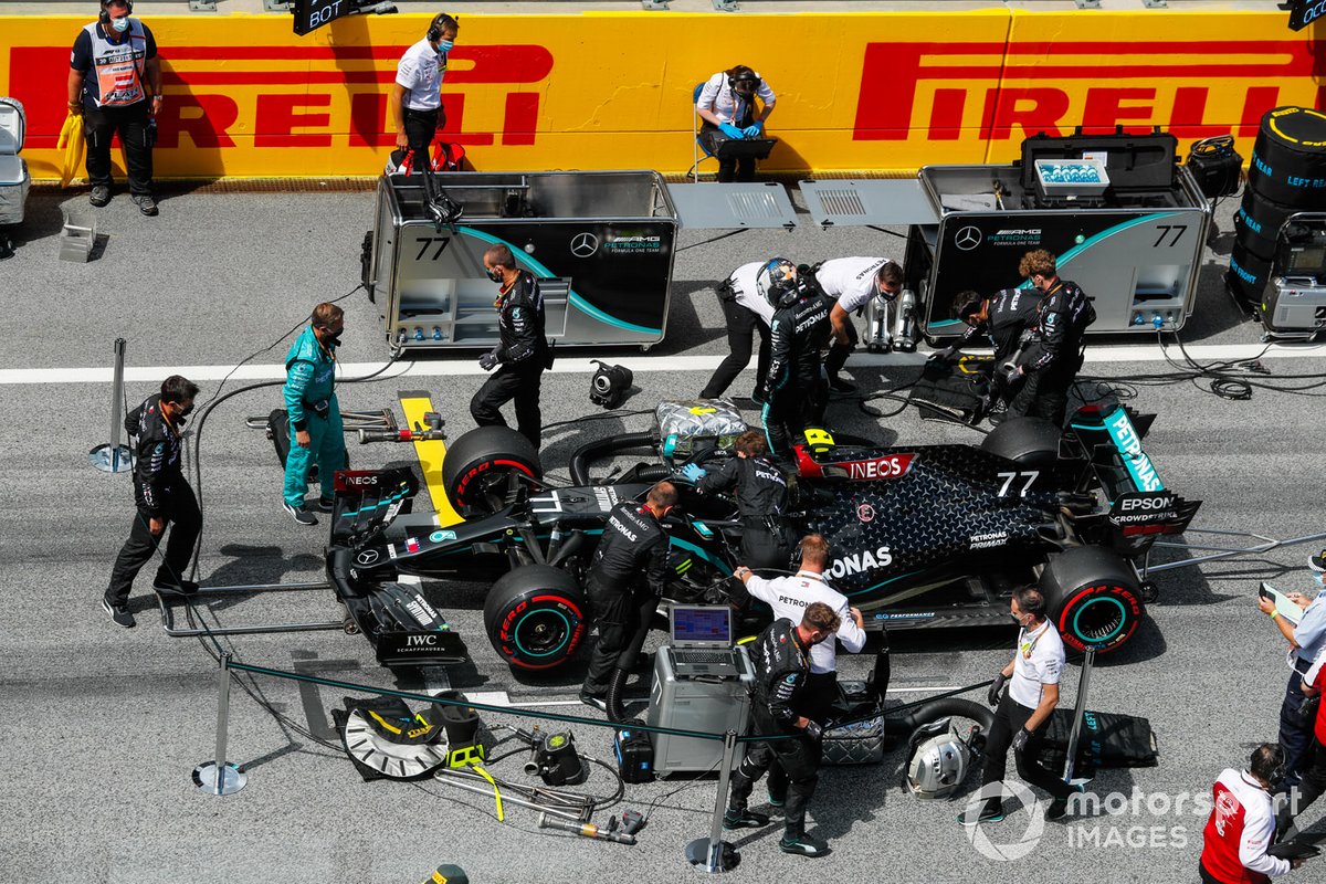Valtteri Bottas, Mercedes-AMG Petronas F1, on the grid