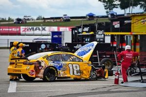 Kyle Busch, Joe Gibbs Racing, Toyota Camry pit stop after crash