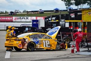 Crash: Kyle Busch, Joe Gibbs Racing, Toyota Camry