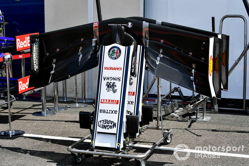 Un aileron avant d'Alfa Romeo Racing C38