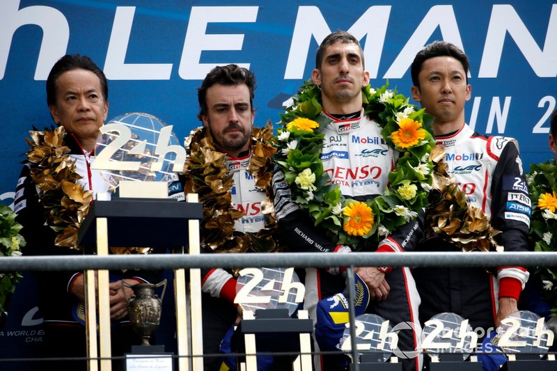 Podio: #8 Toyota Gazoo Racing Toyota TS050: Sébastien Buemi, Kazuki Nakajima, Fernando Alonso