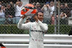 Lewis Hamilton, Mercedes AMG F1, 1e plaats, viert feest in Parc Ferme