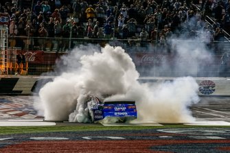 Martin Truex Jr., Joe Gibbs Racing, Toyota Camry Bass Pro Shops / TRACKER ATVs & Boats / USO victory